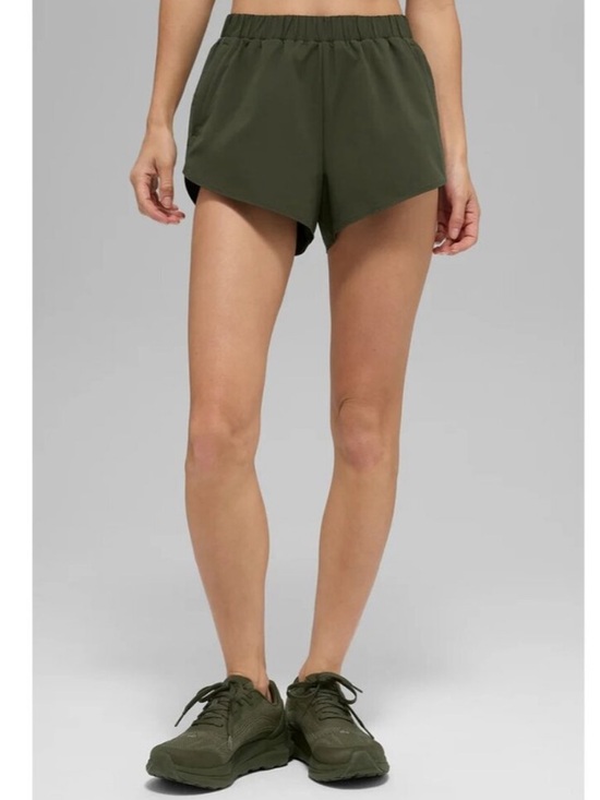 ALO Yoga Pants - ALO Yoga Playmaker Dolphin Short